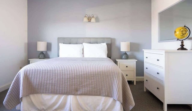 #1 | Comfy Room w/Queen-bed