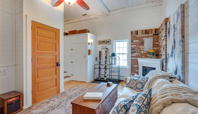 1 Mi to Cranmore Mountain: Charming Conway Apt!