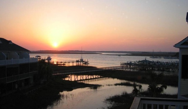 113 Waters Edge - Sunset Haven - Renovated Riverside Townhome - Pool & Fishing Pier