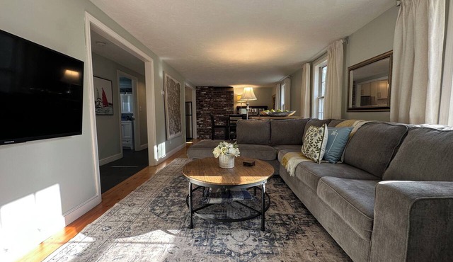 12 Mins from Beach - A Quiet, Immaculate space