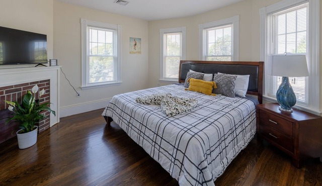 1322-Lovely 3 bedrooms unit with free parking