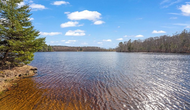 15 to Foxwoods, 20 Mohegan – Lake & Casino Escape