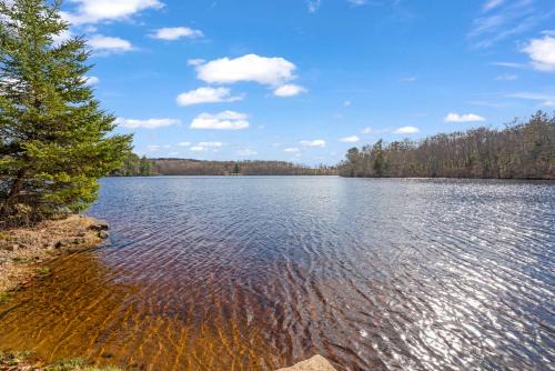 15 to Foxwoods, 20 Mohegan Lake & Casino Escape