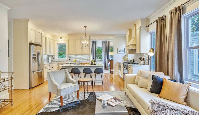 15BR Boston Entire Building | 3 Living Spaces