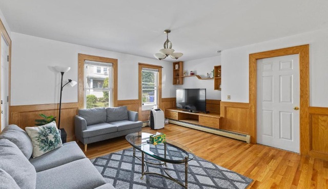 17 Cozy&Spacious 3 bedroom home in Malden with window AC