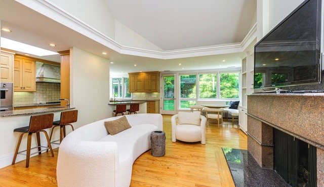 18 Mi to Boston - Stylish Unit in Upscale Enclave!