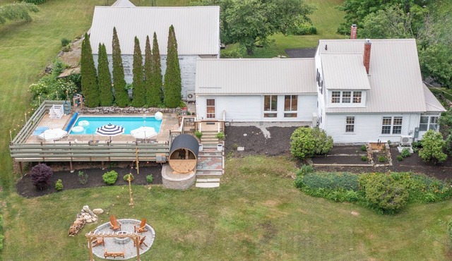 1840 Meredith Farmhouse w Outdoor Pool & Sauna