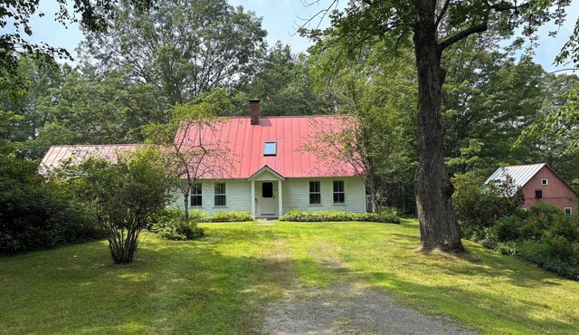 18th Century Refurbished Yankee 3 Bedroom Farmhouse in the Berkshires