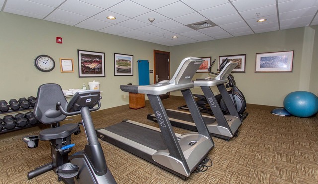 1BR King Suite w/Kitchen | Free Breakfast + Pool