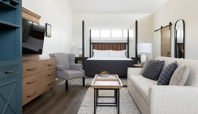 2 Amazing Units w/Sports Facilities, Breathtaking Outdoors & Resort Acces!