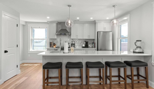 2 Bed, 1.5 Bath Stunning Apartment, Central Andover Location
