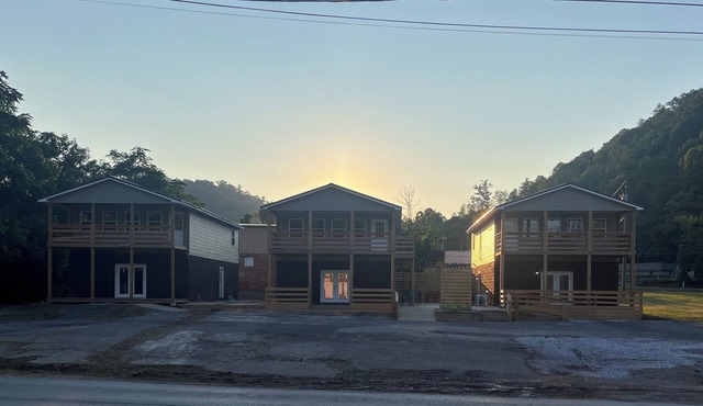 2 bed 1 bath. sleeps 6 in Logan. Located near HMTS access points, dining, shops