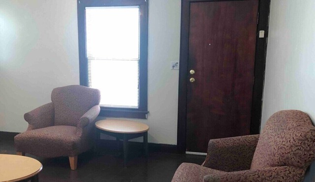 2 bedroom budget - 2 comfortable Queen beds -WiFi