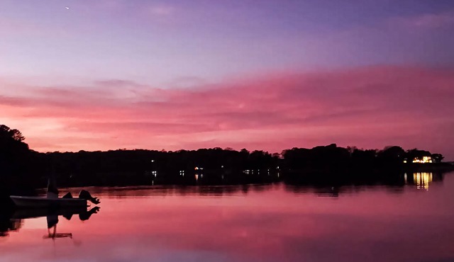 2 Bedroom Hamptons Waterfront Cottage Rental