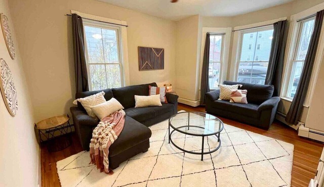 2 BR City Sanctuary - 5 Mins to Historical Salem!