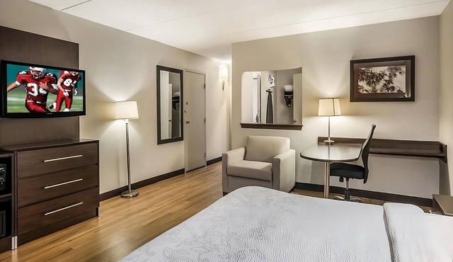 2 Budget-Friendly Units! Pets Allowed, Just Minutes From The Ottawa River!