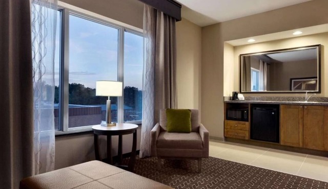 2 Comfortable Rooms near St. Louis Gateway Arch and Missouri History Museum