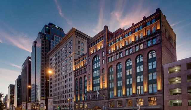2 Connecting Suites at a 4⭐️ Hotel