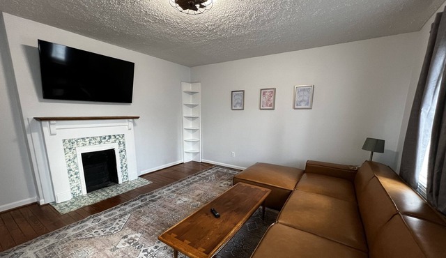 «2 kitchens walk to bars/restaurants/coffee shops near UofL BBQ grill work space