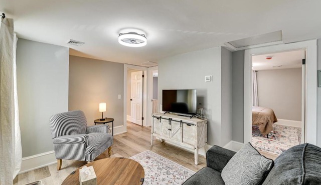 2 Mi to Uptown: Centrally Located Kingston Apt!