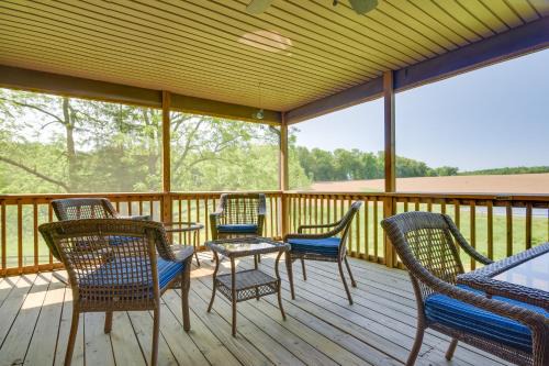 2 Mi to Wineries: Calm Cottage on 90 Acres w/Barn