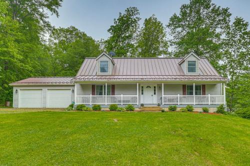 2 Mi to Woodbury Wildlife Area: Cozy Farmhouse!