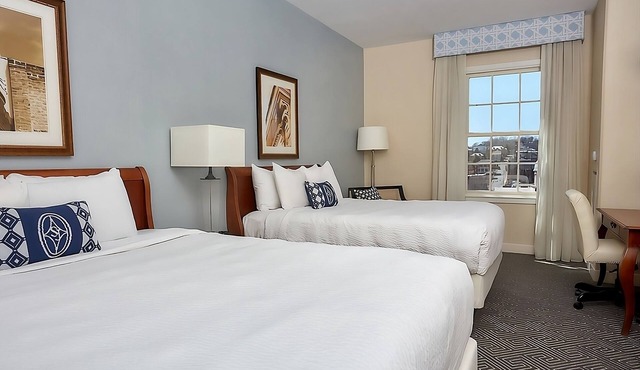 2 Queen Beds Suite | Indoor Pool | Pet-Friendly | Historic Staunton Stay