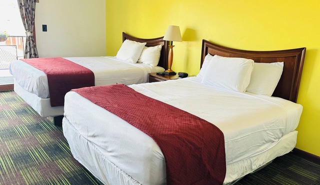 2 Queen Hotel Room near Cedar Point