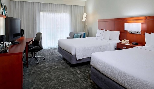 2 Relaxing Units, Best Place to Unwind! Near Harley-Davidson Factory!