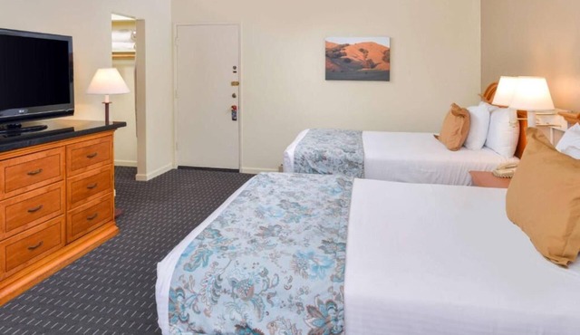 2 Spacious Units Close to Great Indian Casino, Continental Breakfast & Parking!