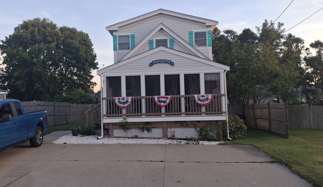 2 Story Beach House with full screen porch - Short walk to beach