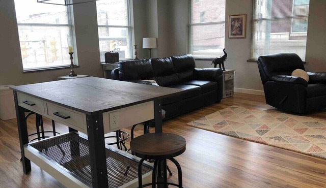 202 Brand new Downtown living - king - WiFi 70” TV