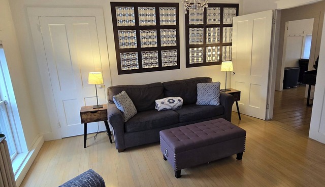 25 Min from Jay Peak. Our Cozy 1-BR Owners Apartment in downtown Newport.