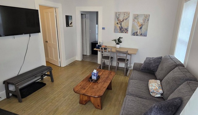 25 Min from Jay Peak. Our Cozy 1-BR Apartment 3 in downtown Newport.
