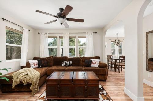 2Bed 2 Bath Cottage onMicro Resort near Downtown