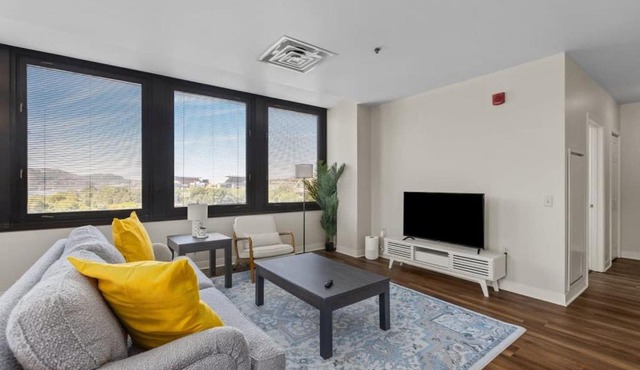 2BR Downtown Apartment with Gym & Deck