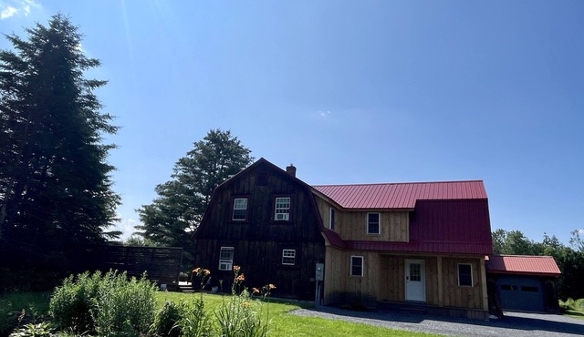 3 Bed Cabin - on NEK Biking and VAST Trails, Hot tub optional