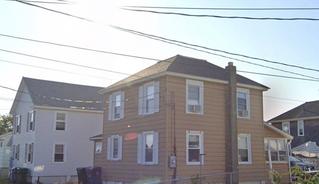 3 Bedroom 1.5 Bath Beach Cottage