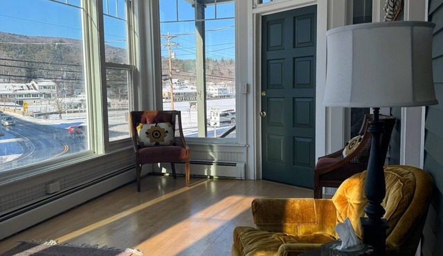 3 bedroom , 2 bath with views of the Lake