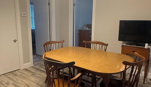 3-bedroom apartment in peaceful North Providence with WiFi