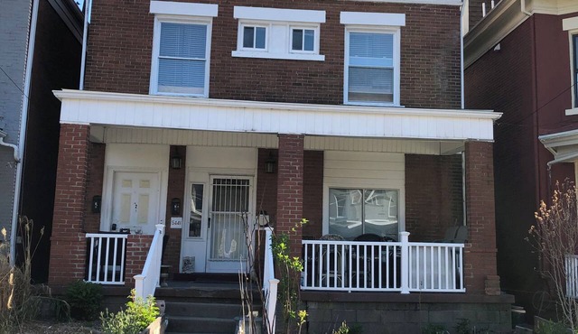 3-bedroom apartment in serene Pittsburgh with AC for your stay