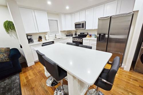 3-Bedroom Apt-7B2 20-Minuite To Downtown Boston