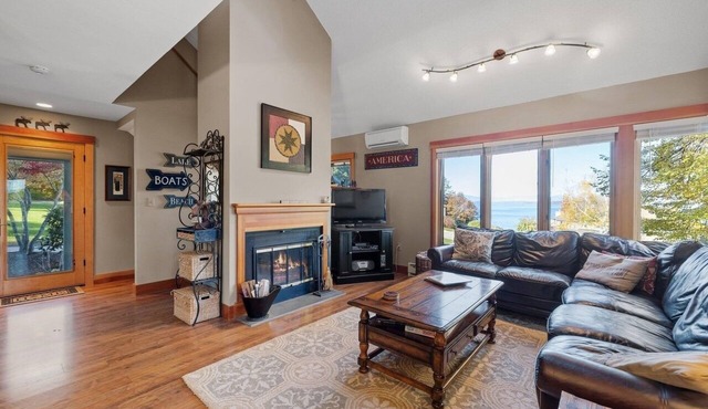 3 Bedroom lakeview townhouse!