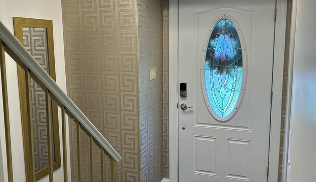 3-bedroom townhome in delightful Pittsburgh with WiFi, AC