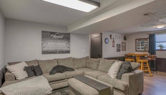 3 BR Cozy Home w/Large Backyard & Basement Hangout in Quiet Neighborhood