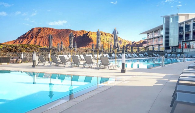 3 Elegant Desert Rooms for a Serene Getaway + Pool Access - Ideal for Unwinding