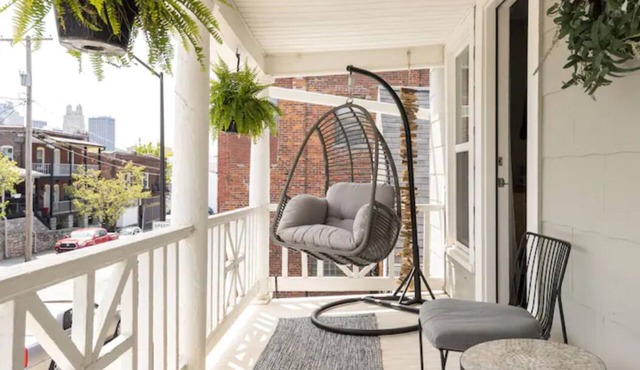 3 KING Beds+ Walk the Street Car + Balcony