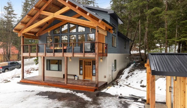 3 King Suites Near Alyeska | Sauna & Mountain Views