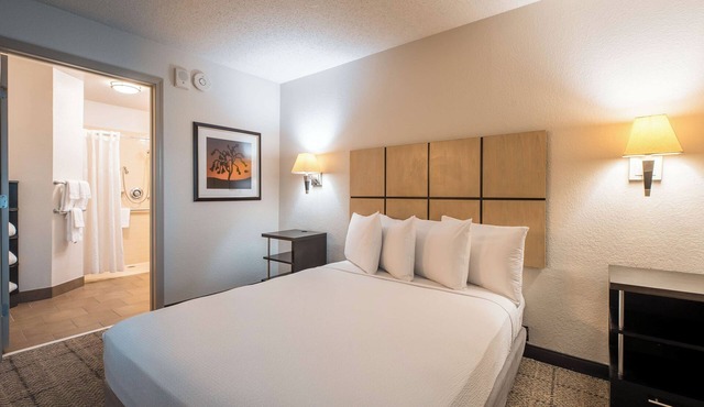 3 Modern Suites | Outdoor Grill | Near Airport