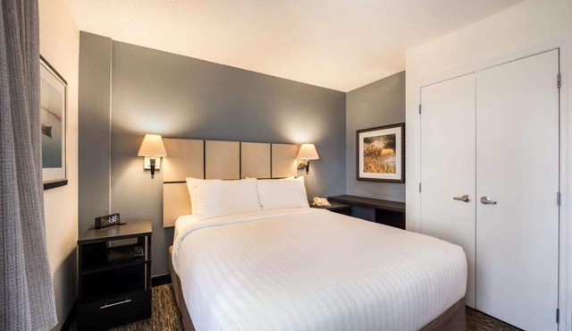 3 One Bedroom Queen Suites | Full Kitchen, 1.7 mi to Robinson Mall